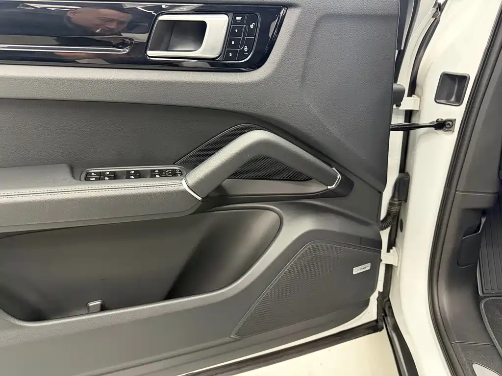 PORSCHE CAYENNE NEW ENERGY