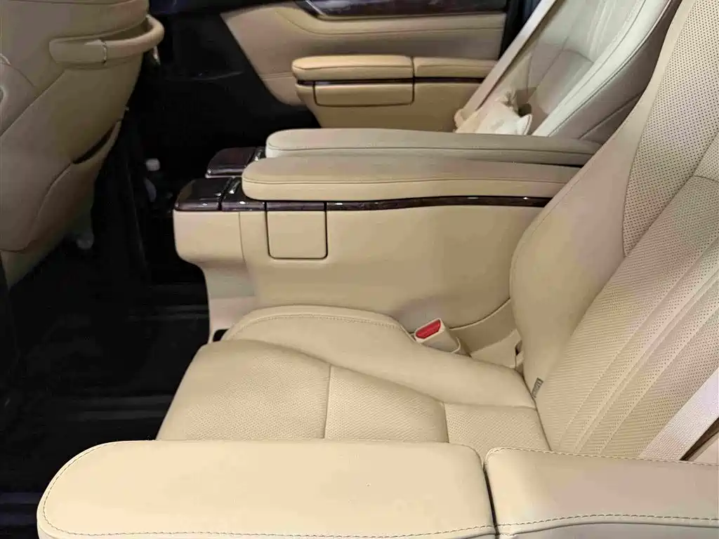 Toyota Vellfire 2023 2.5L HV Luxury