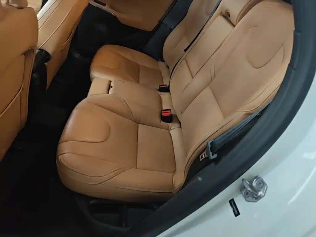 Volvo V40 — миниатюра 17