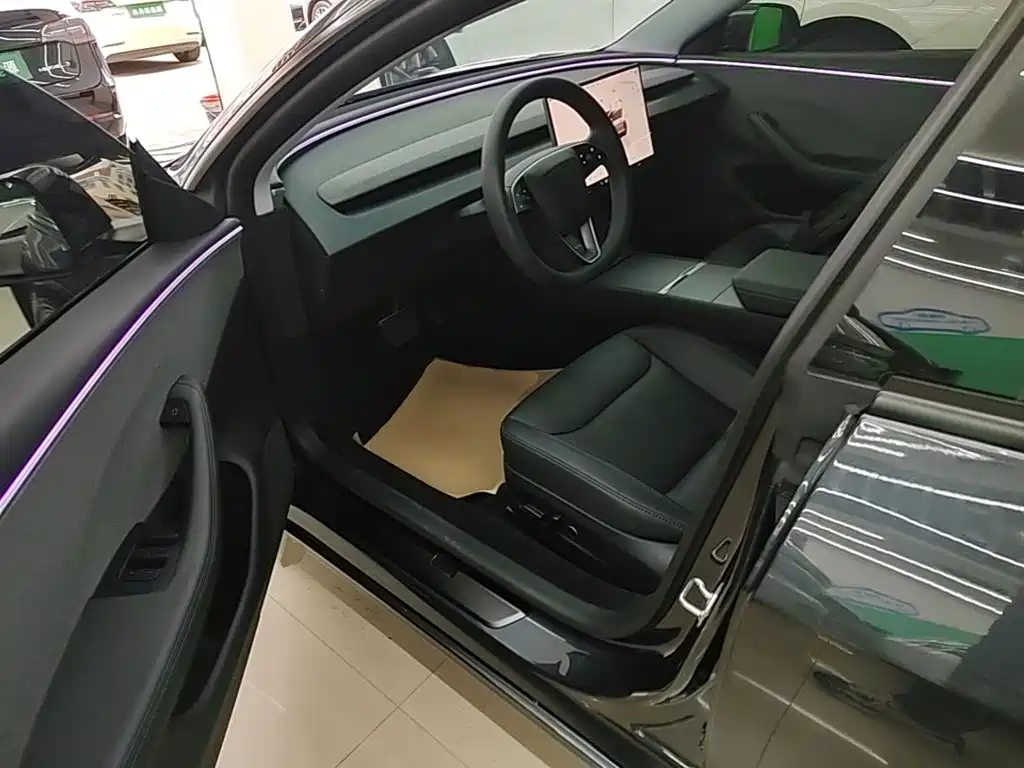 Tesla Model 3 — миниатюра 16