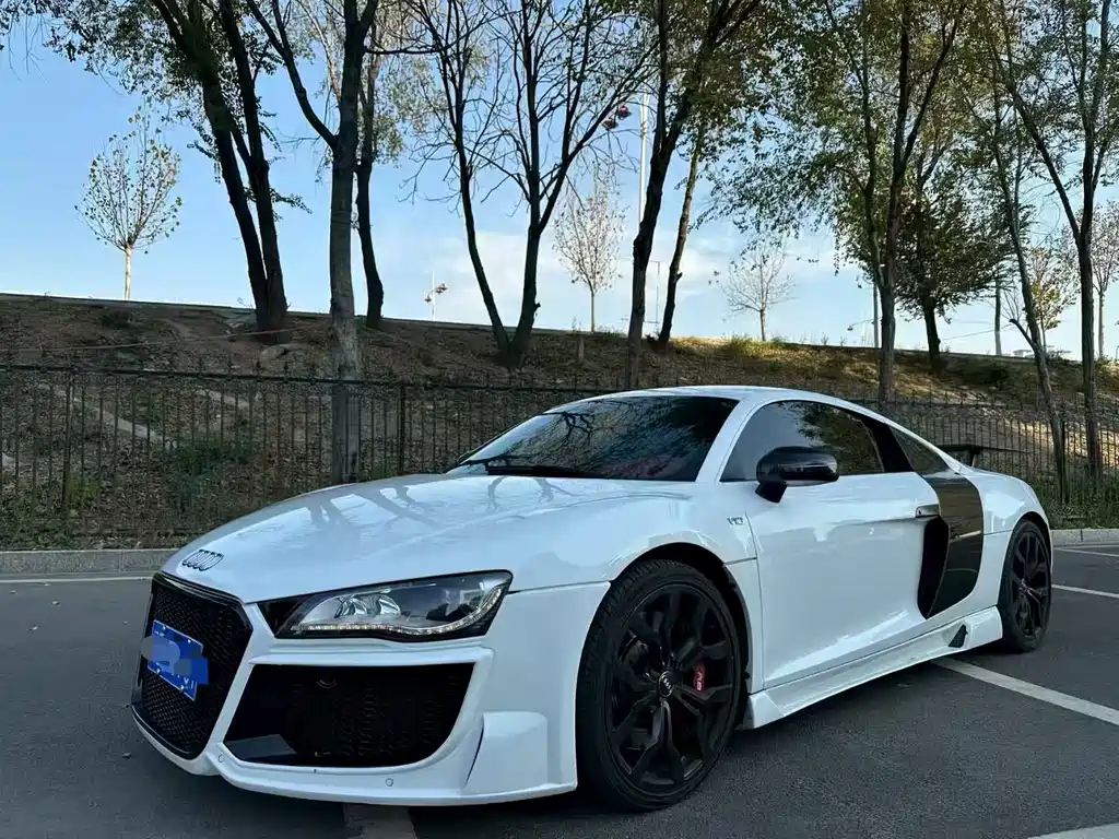 Купить Audi R8