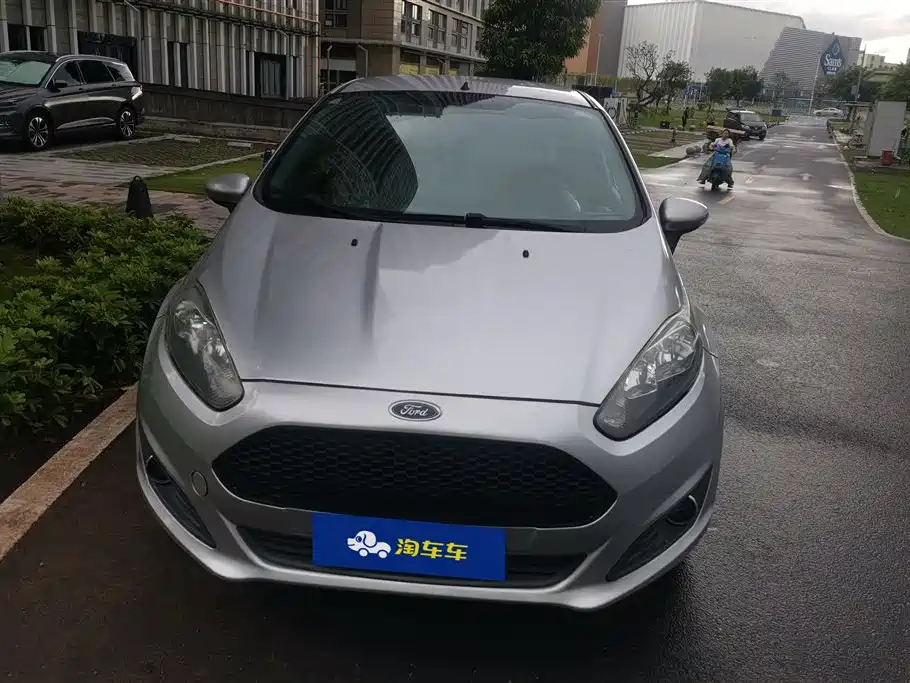 Ford Fiesta 2013 1.5L MT Fashion