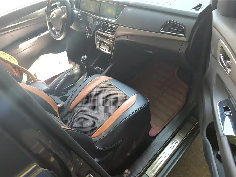Changan Oshan A600 A600 2016 1.5L MT Luxury 7 мест