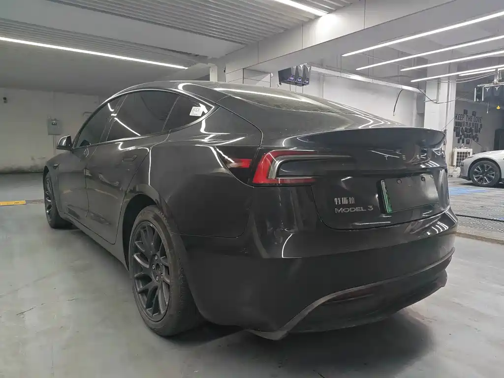 Tesla Model 3 — миниатюра 15