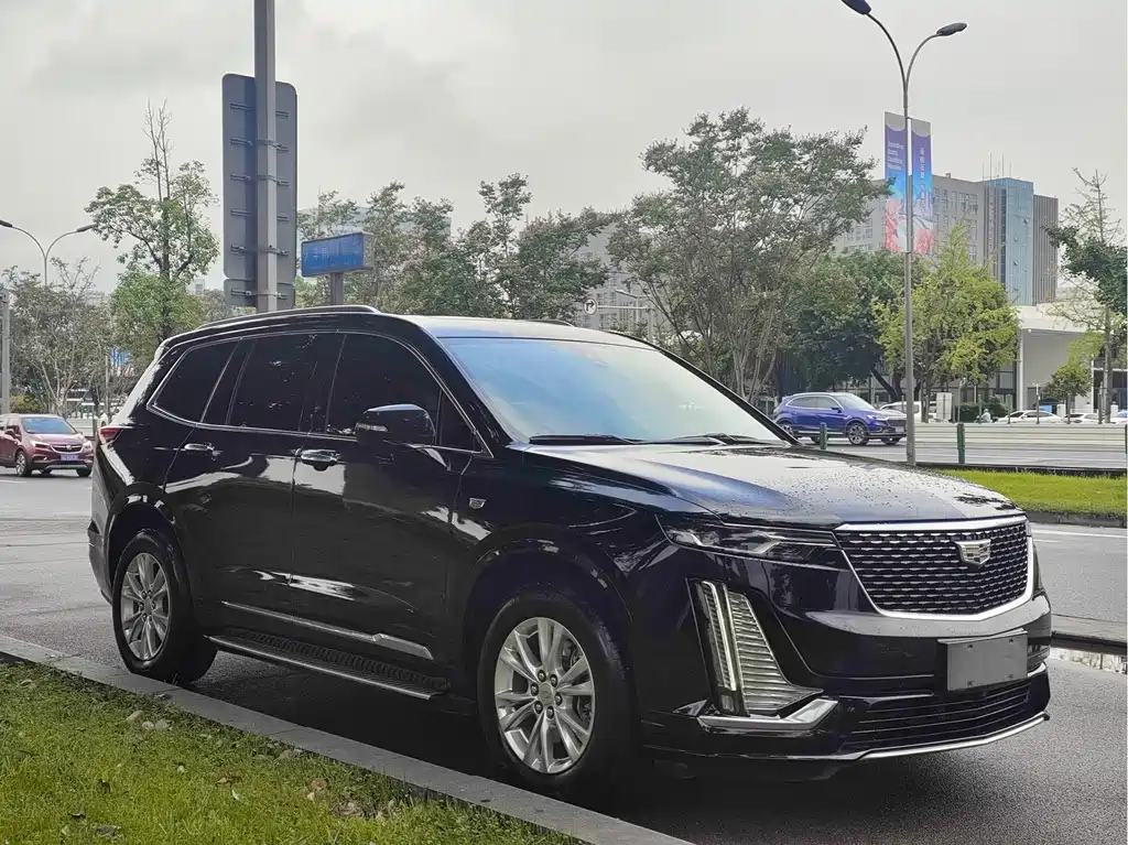 CADILLAC XT6