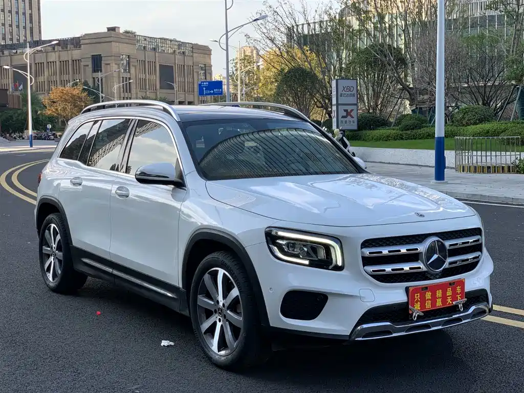 MERCEDES-BENZ GLB