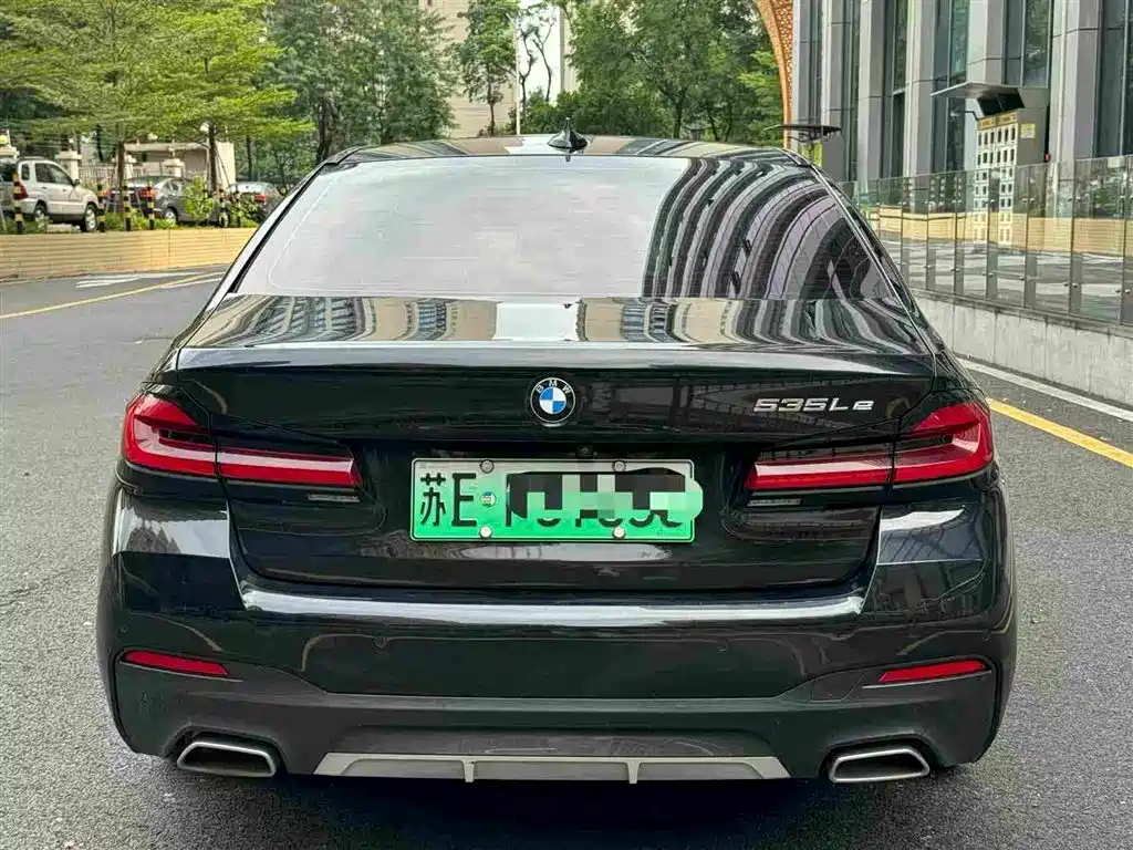 BMW 5 Series New Energy — миниатюра 5