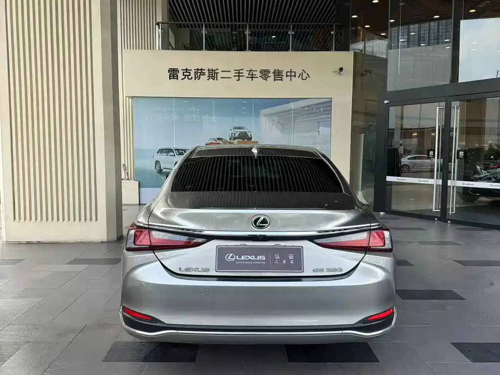 LEXUS  ES
