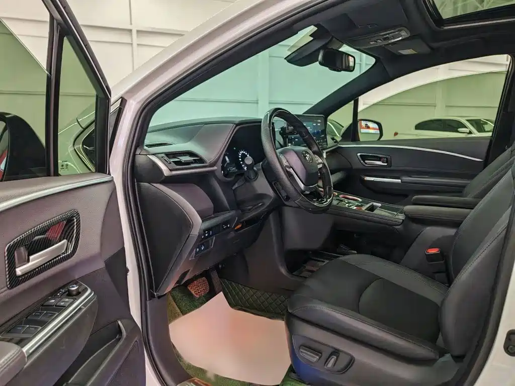 Toyota Sienna — миниатюра 14