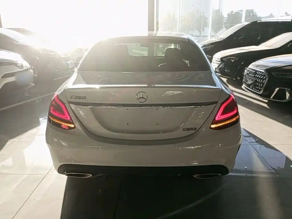 Mercedes-Benz C-Class — миниатюра 6
