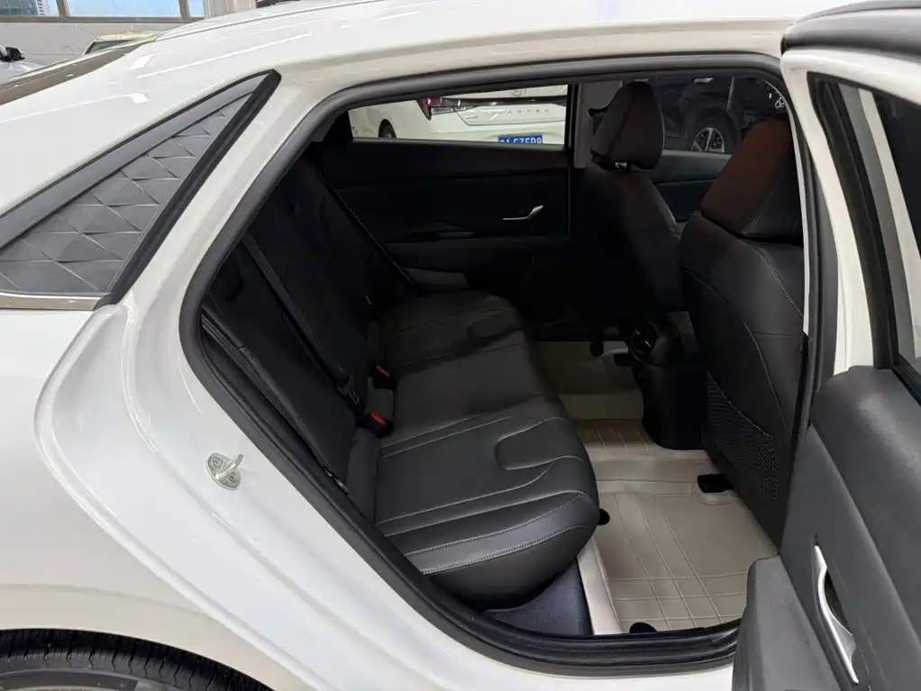 Hyundai Elantra — миниатюра 22