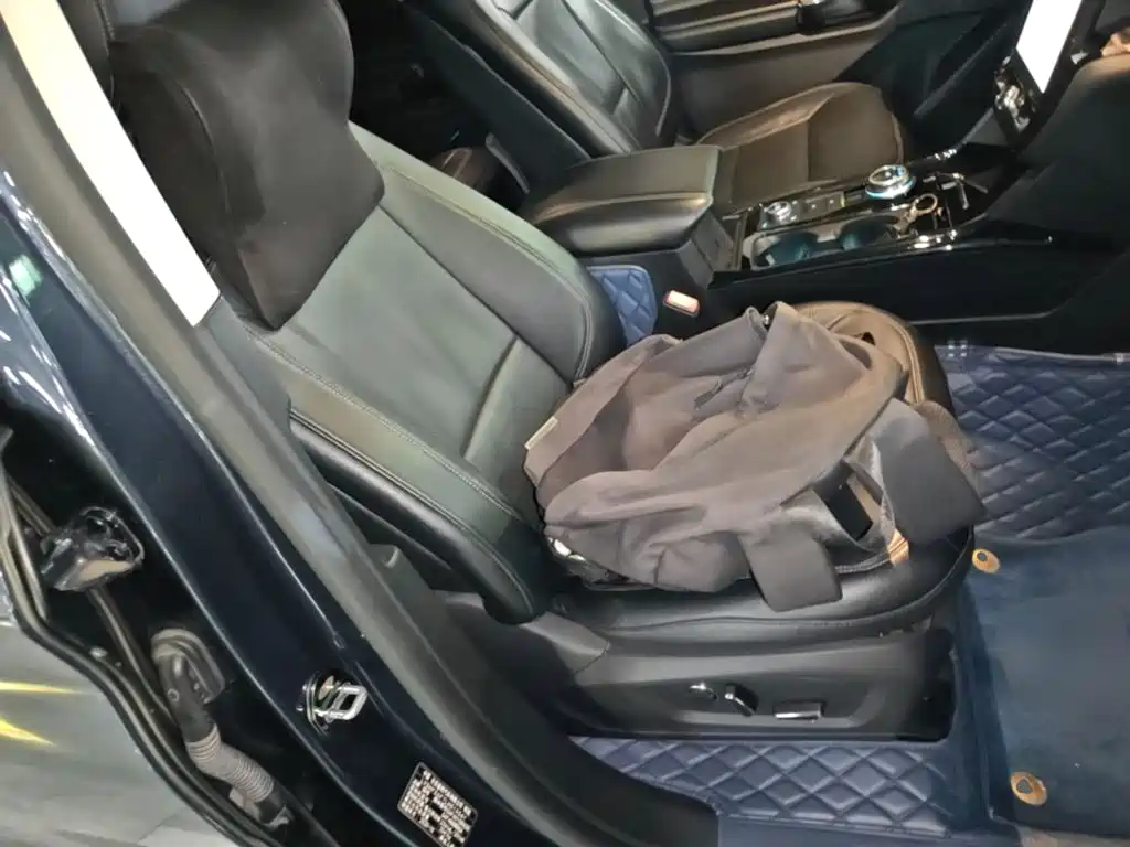 Ford Explorer — миниатюра 25