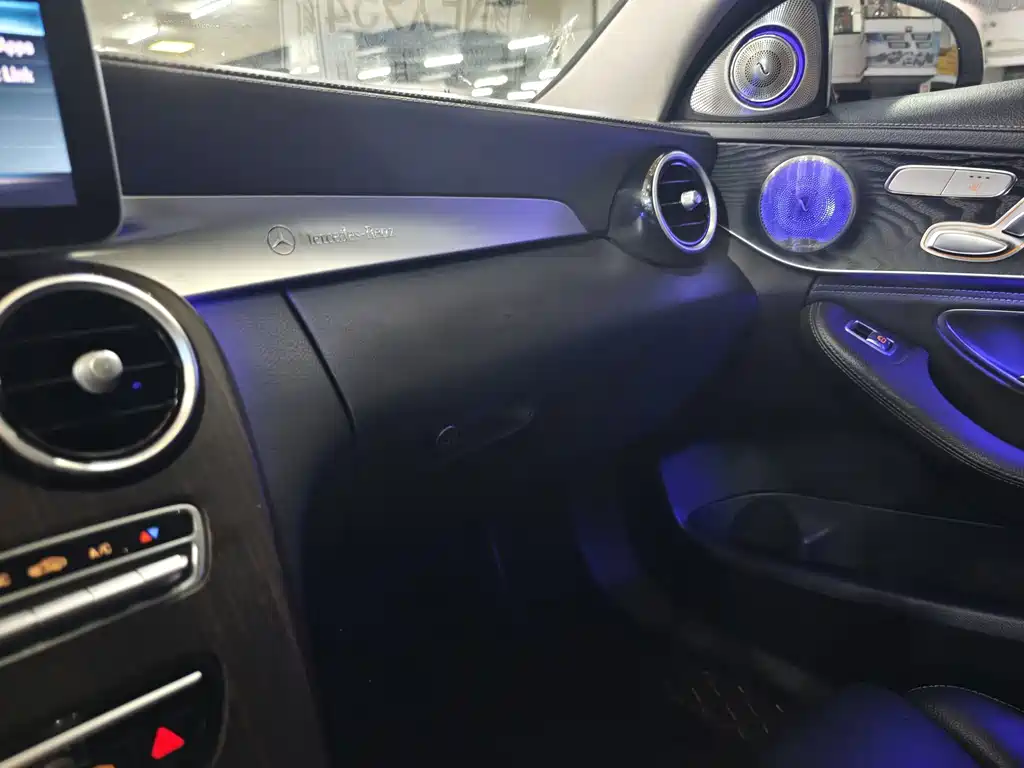 Mercedes-Benz C-Class — миниатюра 16