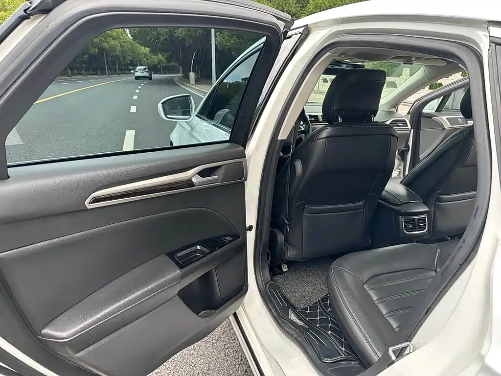 Ford Mondeo — миниатюра 17