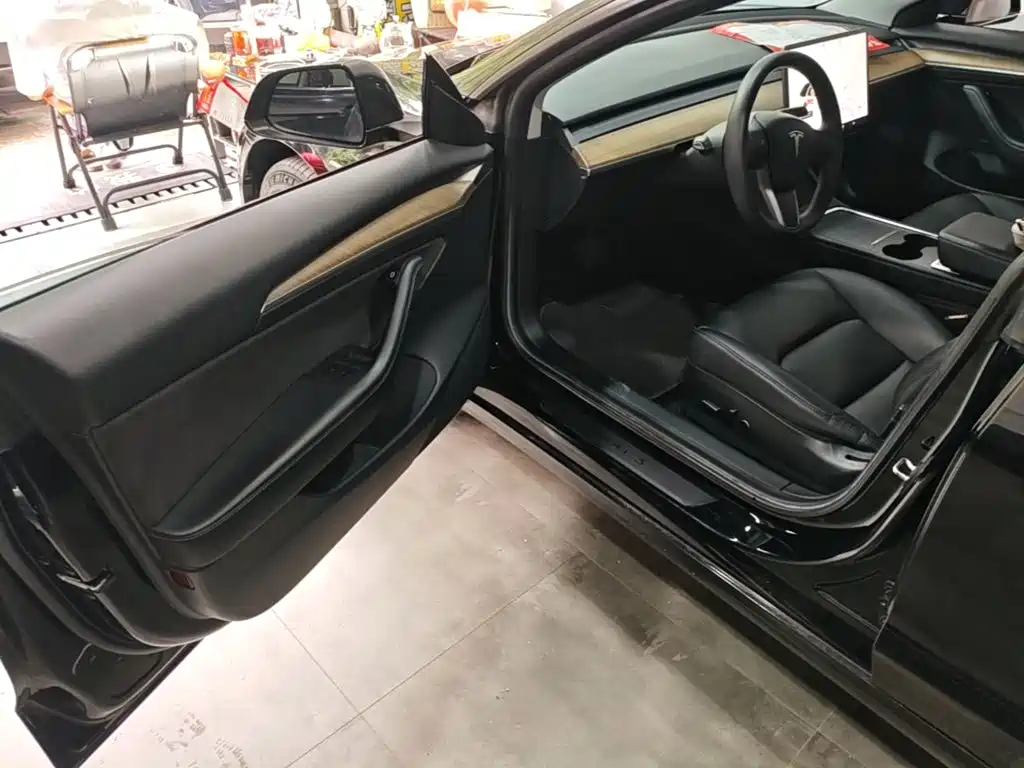 Tesla Model 3 — миниатюра 16