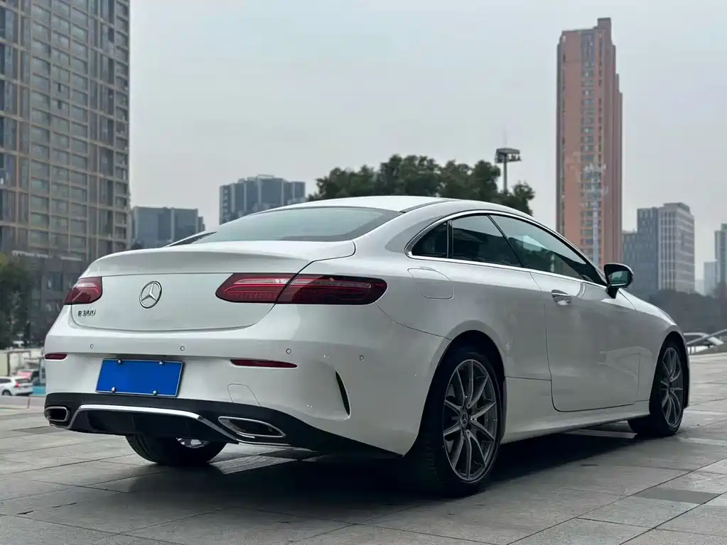 Mercedes-Benz E-Class (Import) — миниатюра 4