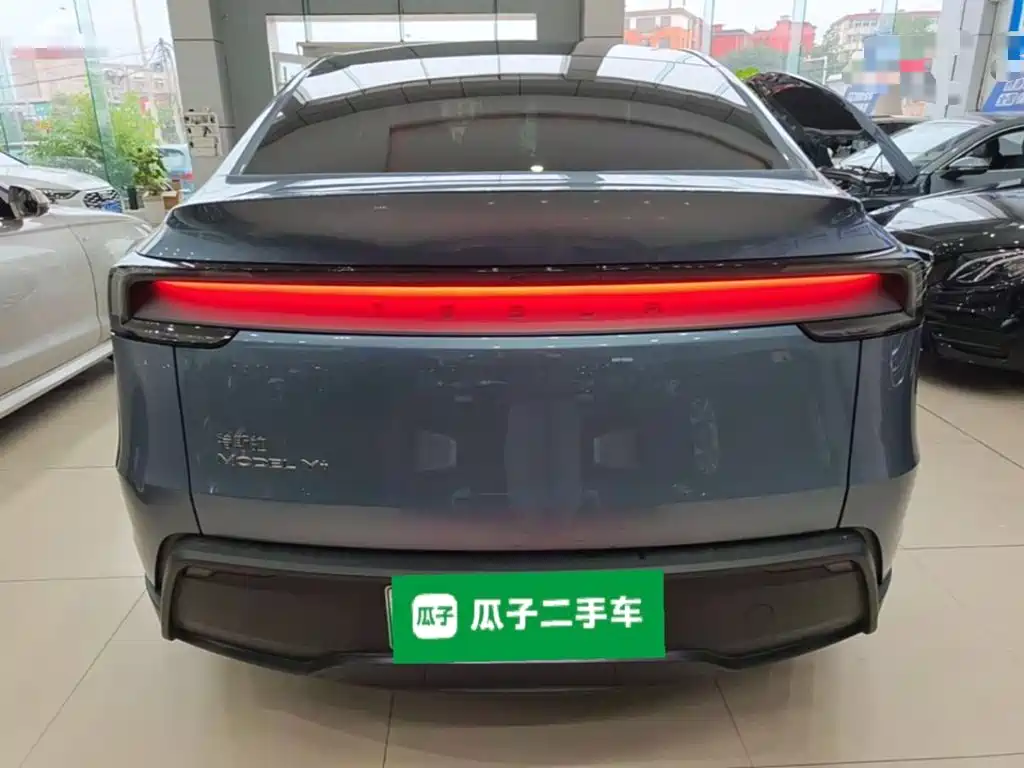Tesla Model Y L — миниатюра 6