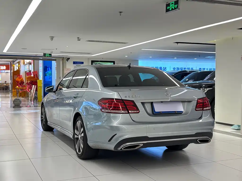 Mercedes-Benz E-Class — миниатюра 6
