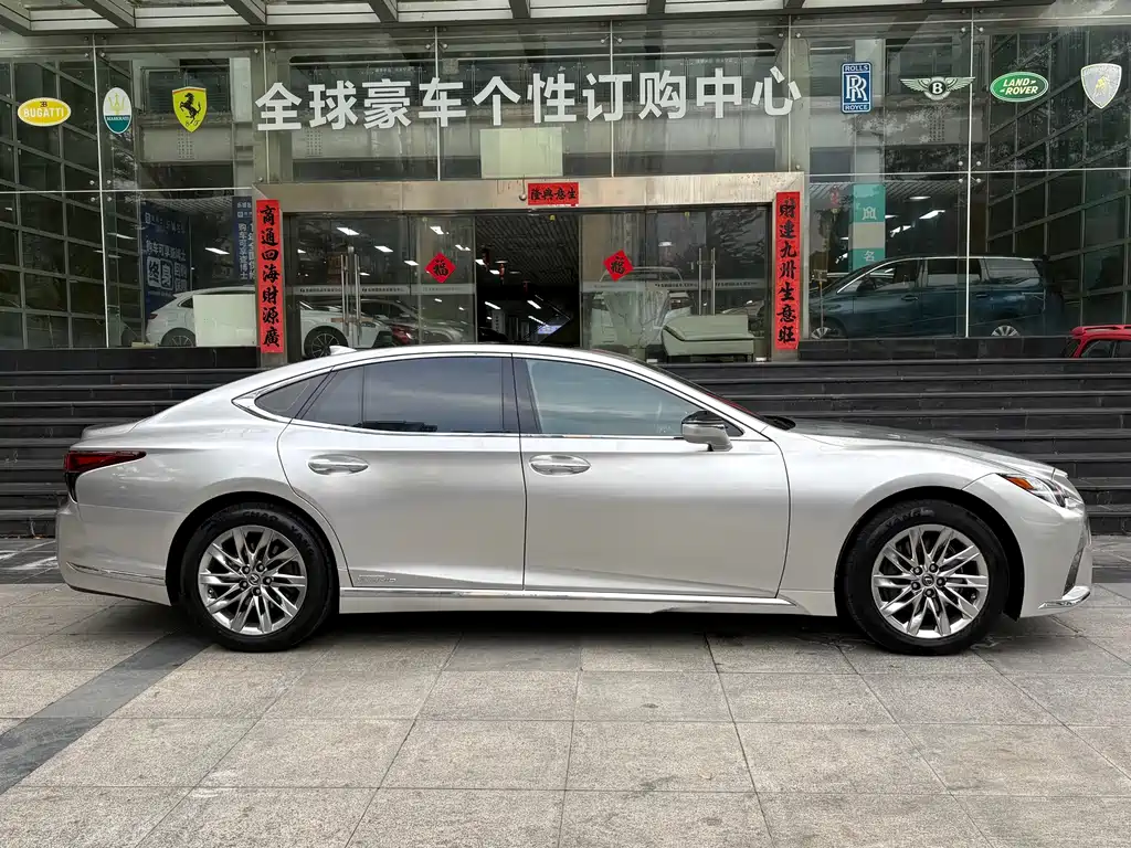 Lexus LS — миниатюра 8