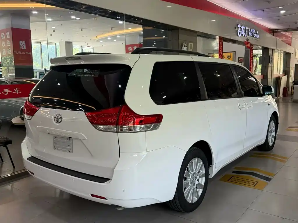 Toyota Sienna 2013 3.5L AT