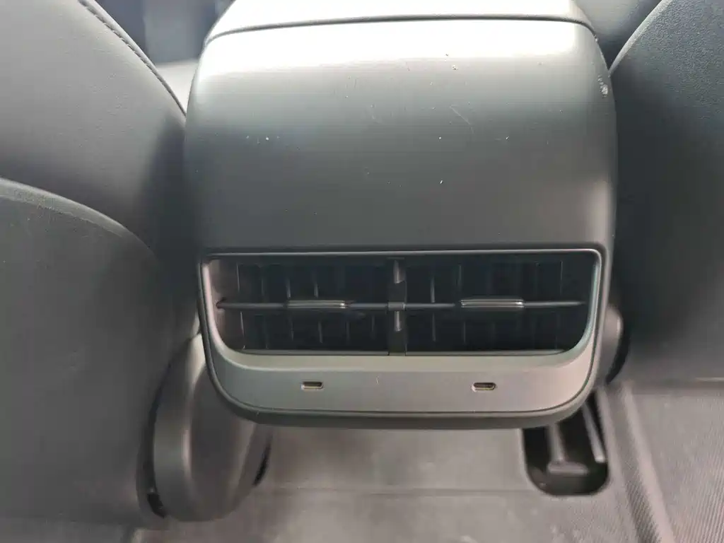 Tesla Model 3 — миниатюра 15
