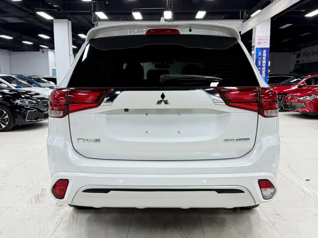 Mitsubishi Outlander 2021 2.0L 5 мест