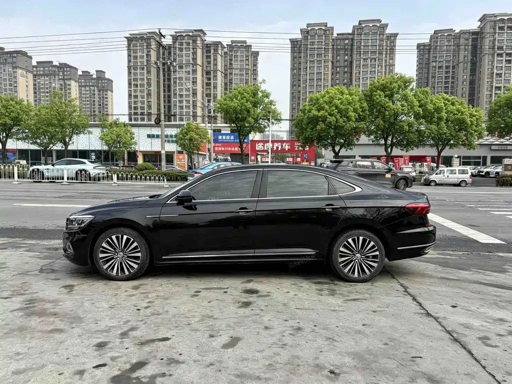 Volkswagen Passat 2019 330TSI Luxury VI