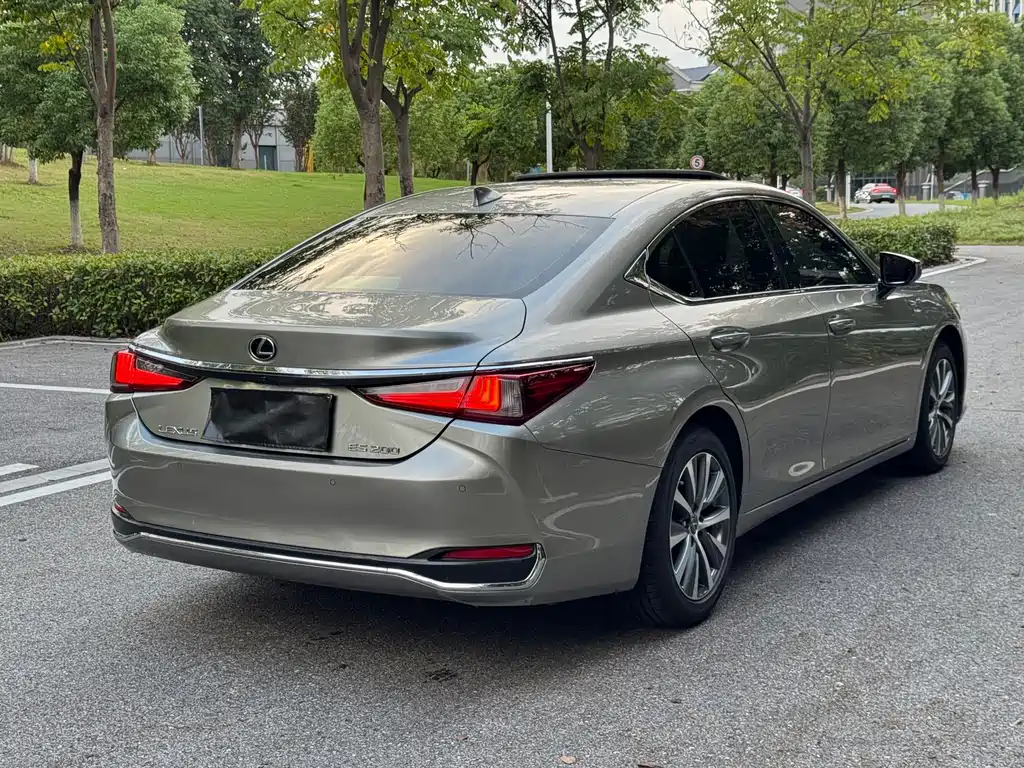 Lexus ES — миниатюра 5