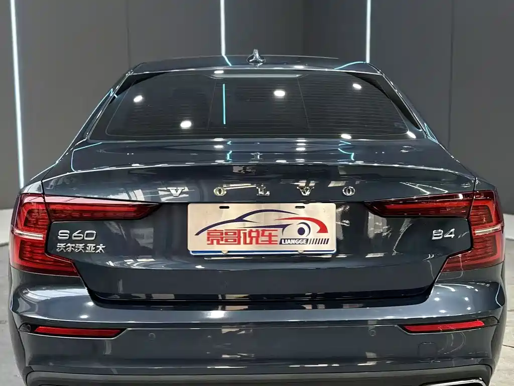 Volvo S60 2022 B4 Luxury