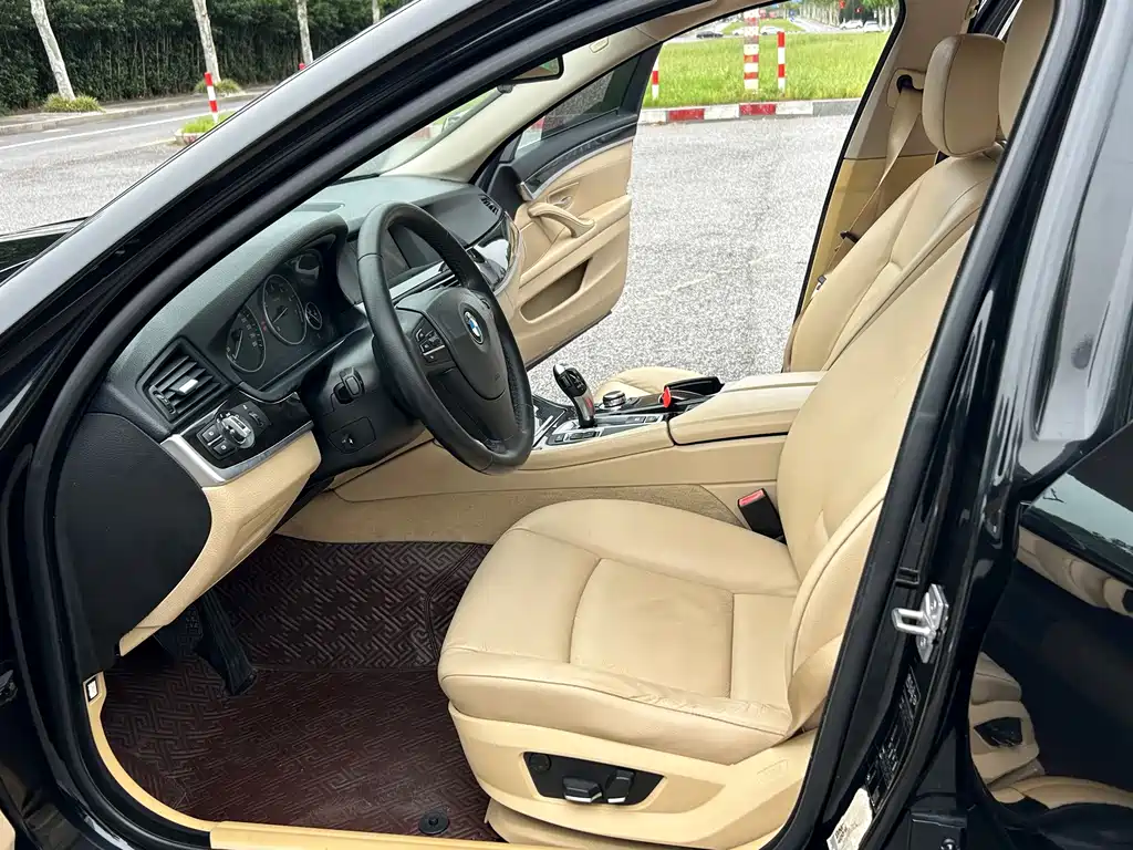 BMW 5 Series — миниатюра 7