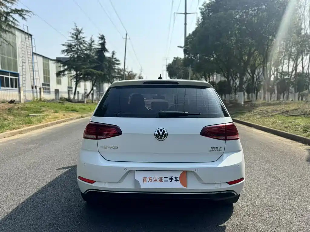 VOLKSWAGEN GOLF