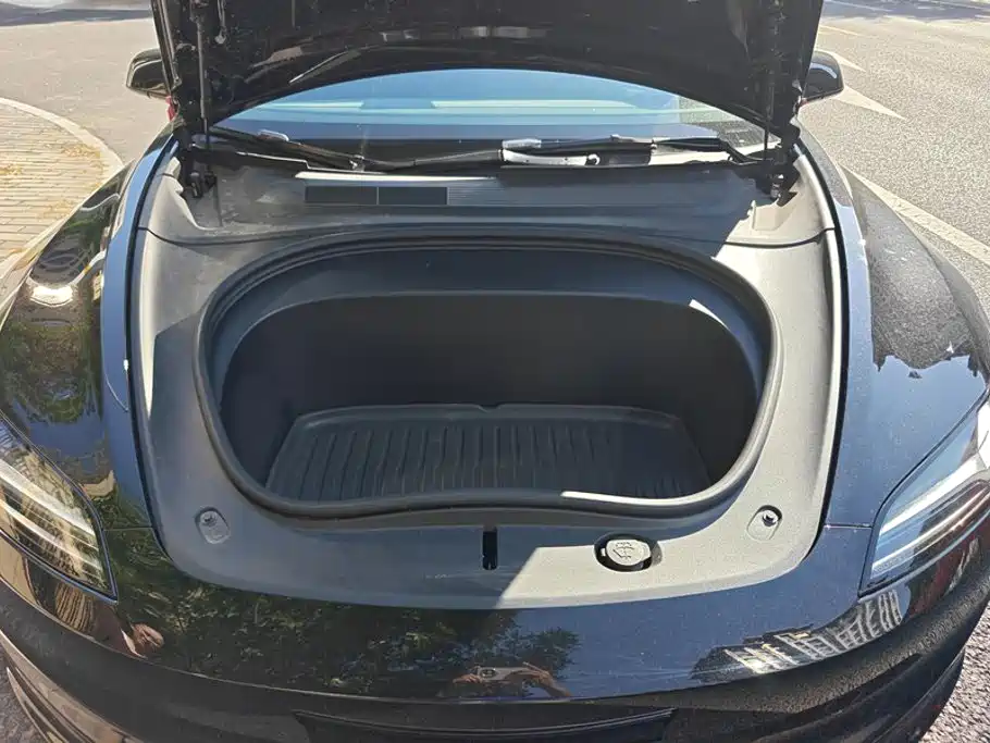 Tesla Model 3 — миниатюра 10