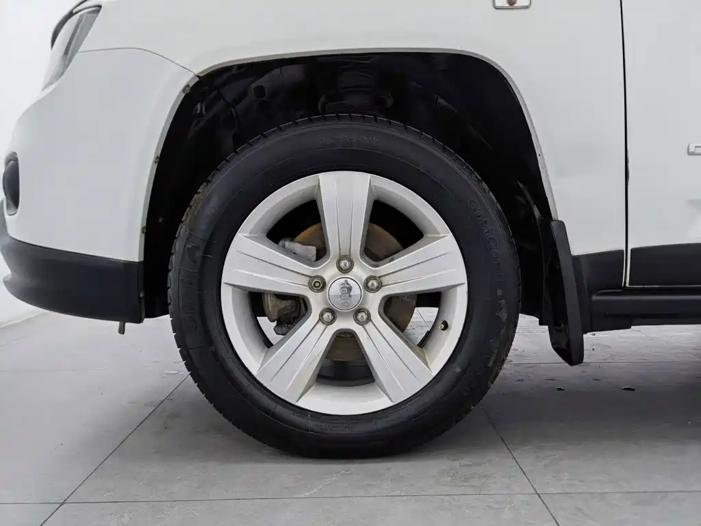 Jeep Compass (Import) — миниатюра 17