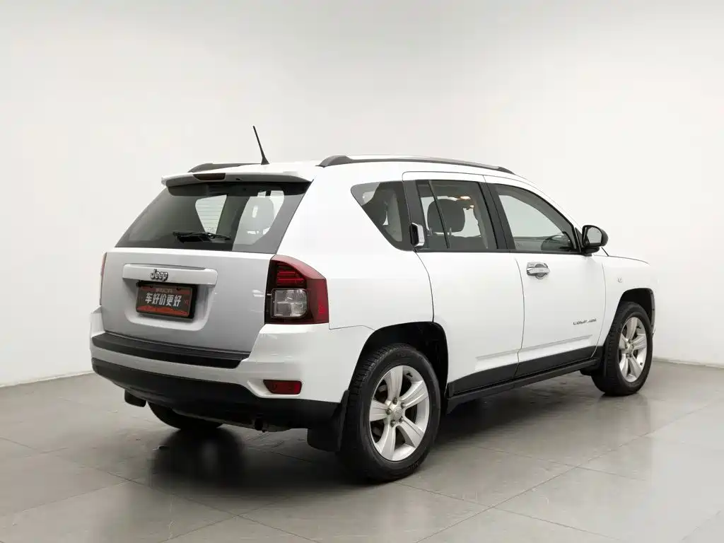 Jeep Compass (Import) — миниатюра 2