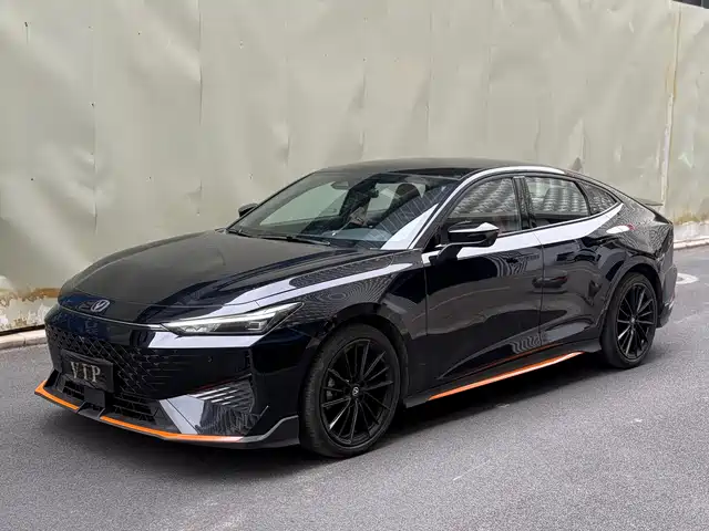 Changan UNI-V 2024 1.5 T Sport — фото 1