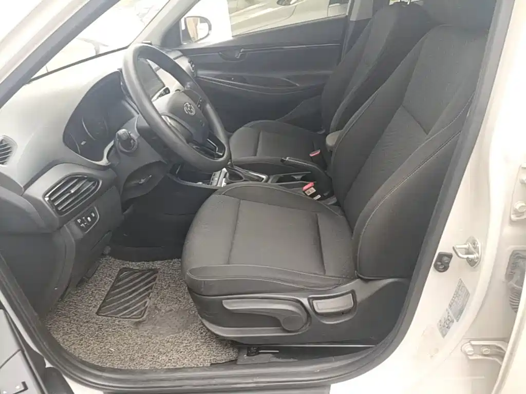 Hyundai Elantra — миниатюра 15