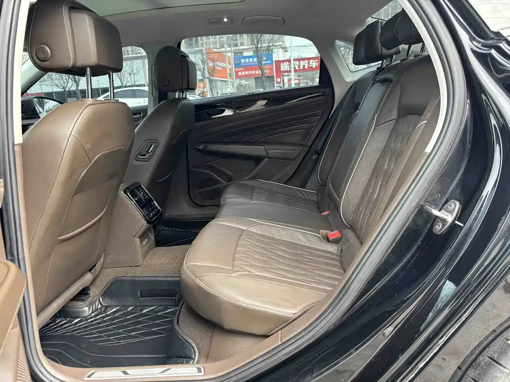 Volkswagen Passat 2019 330TSI Luxury VI