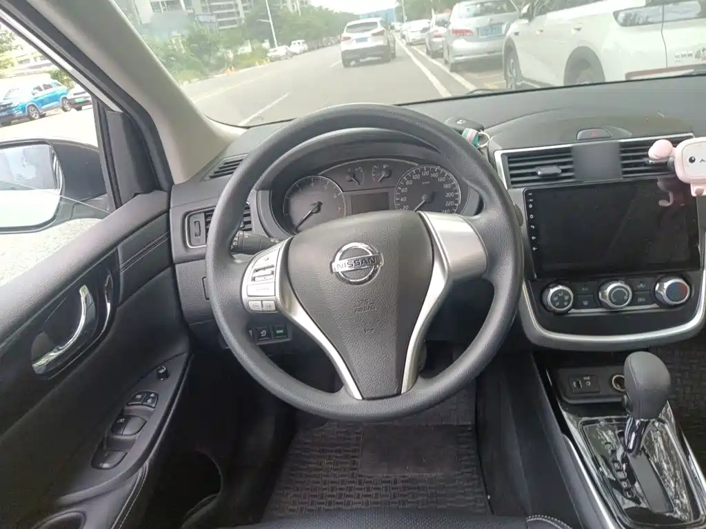Nissan Tiida — миниатюра 3