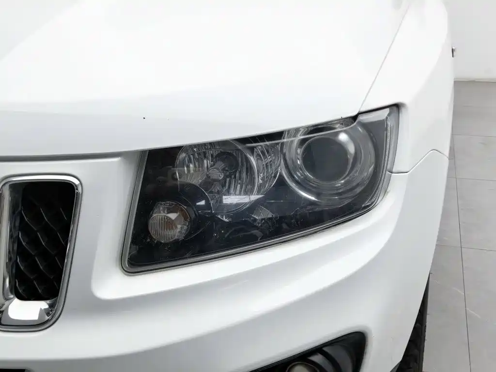 Jeep Compass (Import) — миниатюра 7