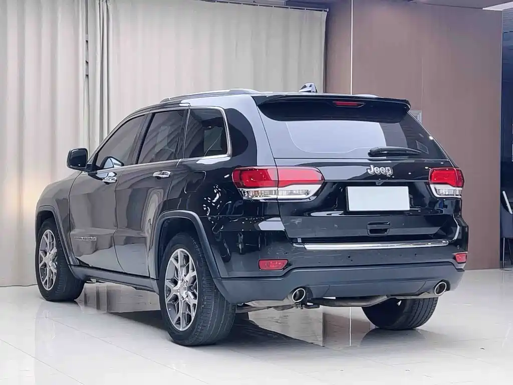 Jeep Grand Cherokee (Import) — миниатюра 16