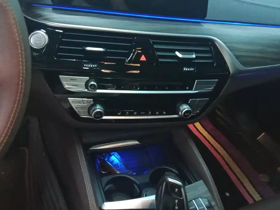 BMW 5 Series — миниатюра 16