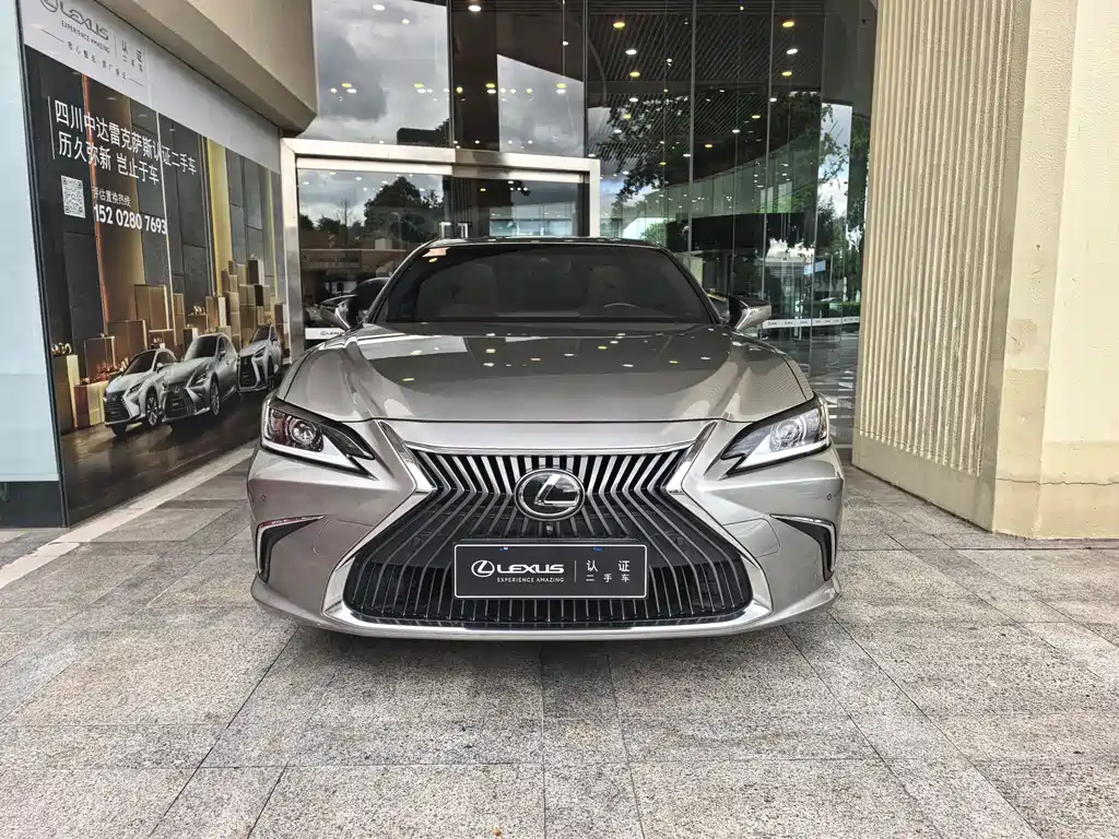 Lexus ES