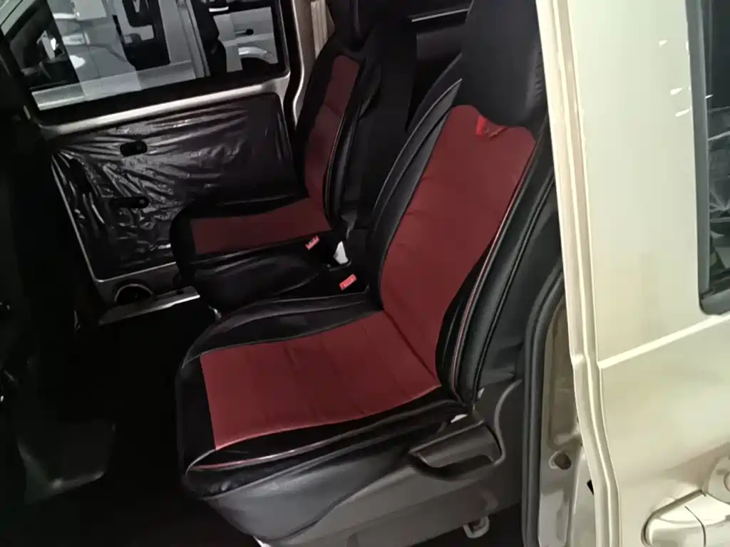 Wuling Hongguang V — миниатюра 17