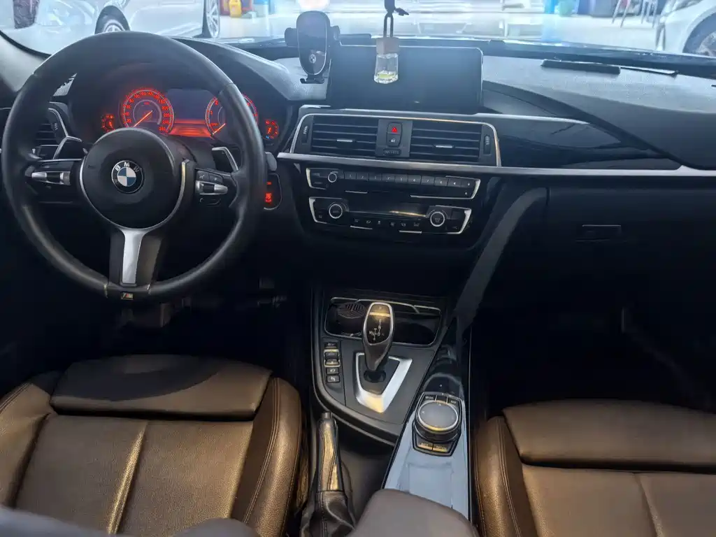 BMW 3 Series — миниатюра 12