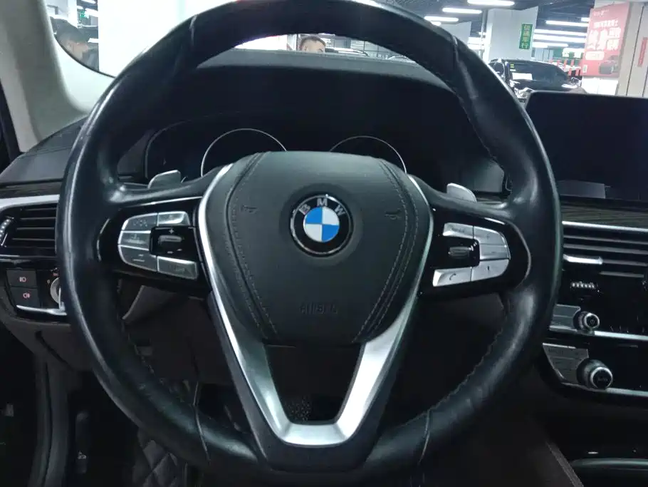 BMW 5 Series — миниатюра 15