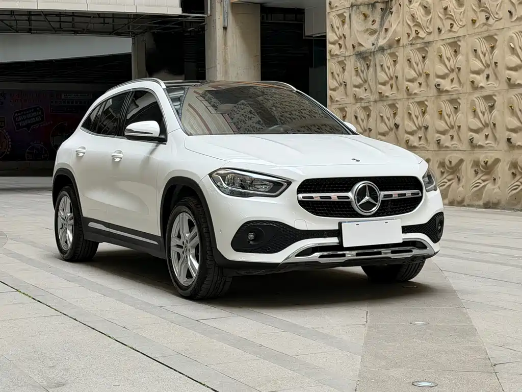 MERCEDES-BENZ GLA