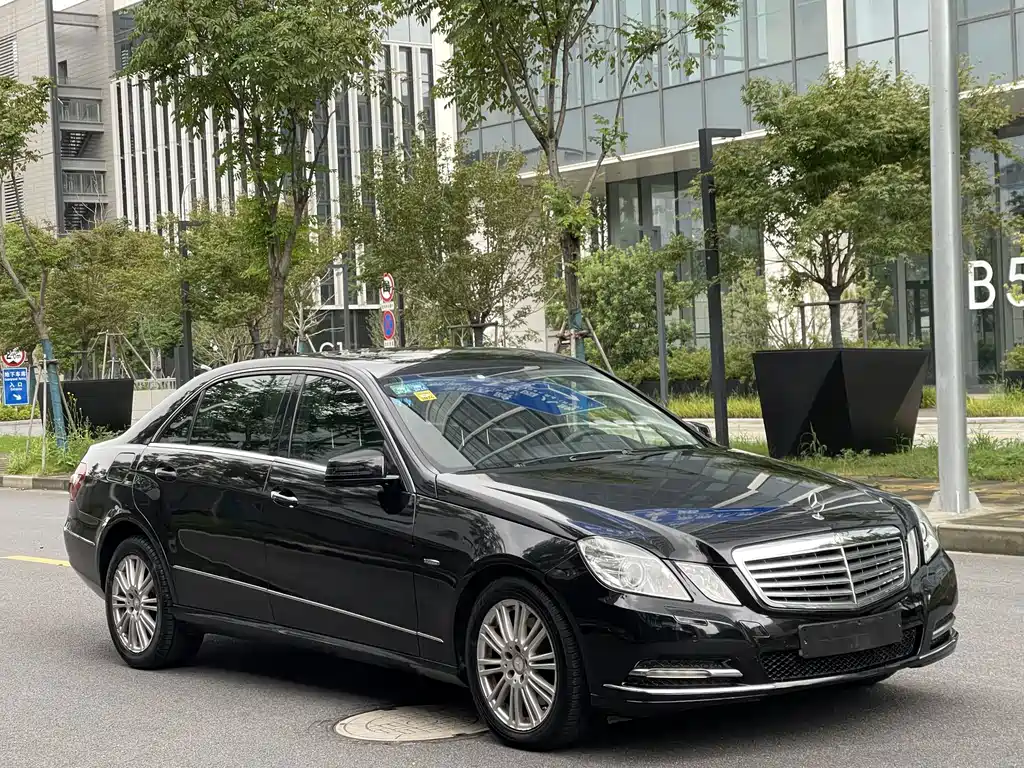 Mercedes-Benz E-Class — миниатюра 3