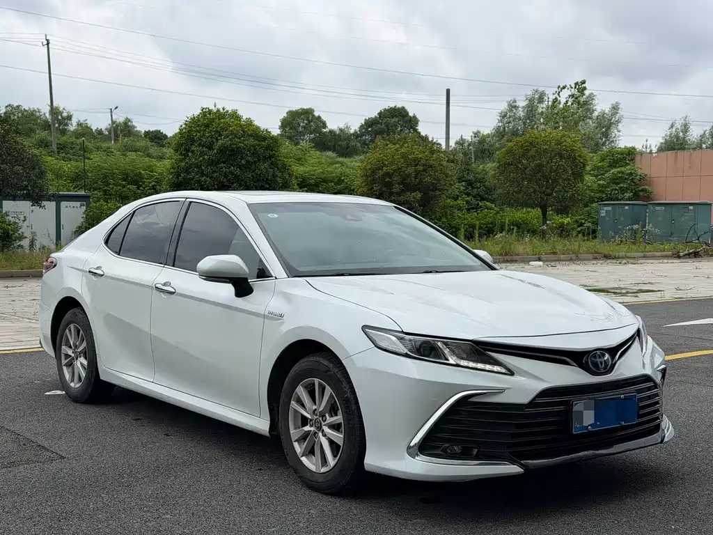 Toyota Camry - фото 3