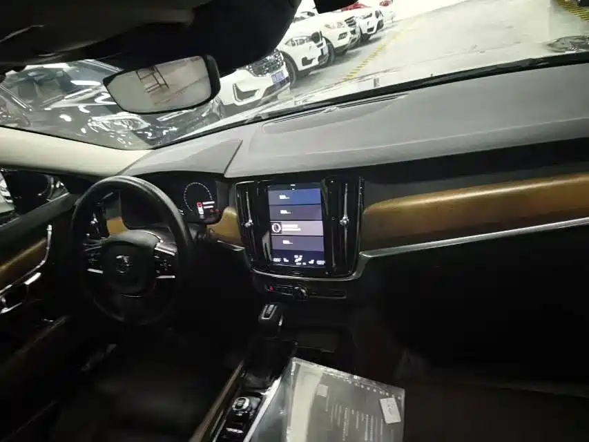 Volvo S90 — миниатюра 6