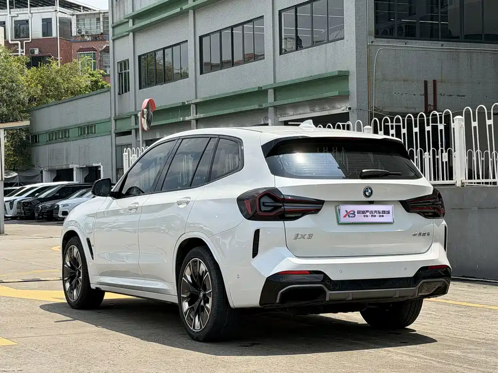 BMW iX3 — миниатюра 6